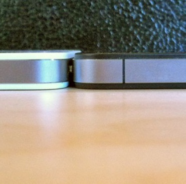 white_vs_black_iPhone_4